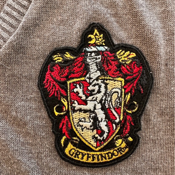 Harry Potter Gryffindor Gray Sweater Costume - Picture 2 of 5